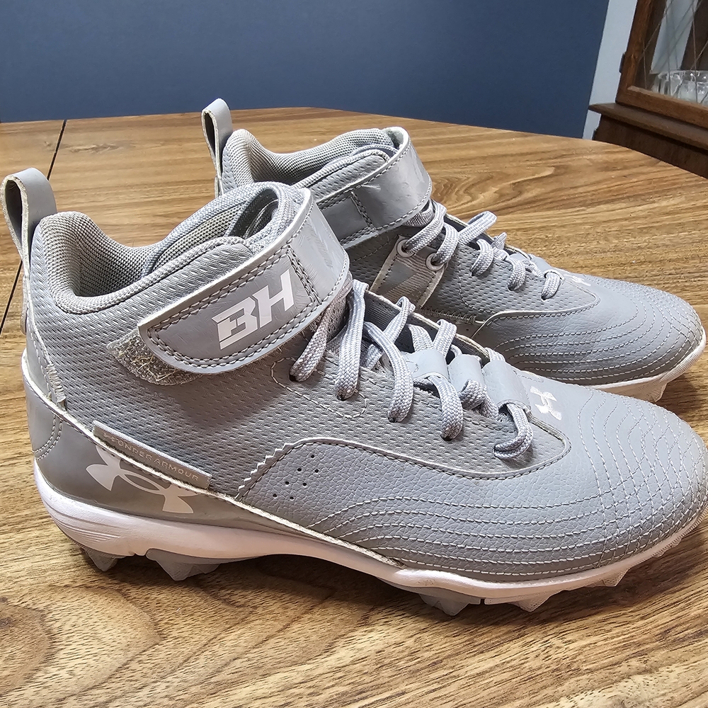 Under Armour Kids Gray Athletic Shoes